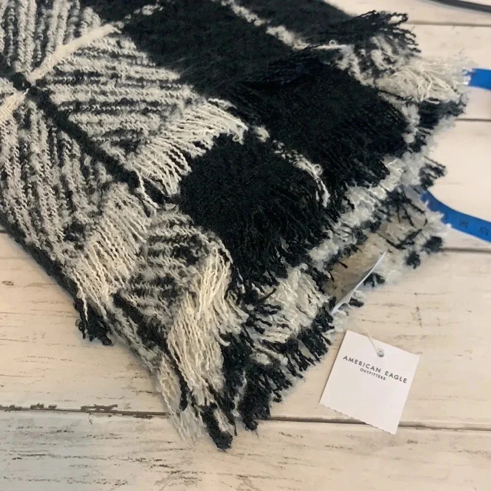 American Eagle New Plaid Check Gingham Oversized Scarf Wrap Shawl Blanket Fringe